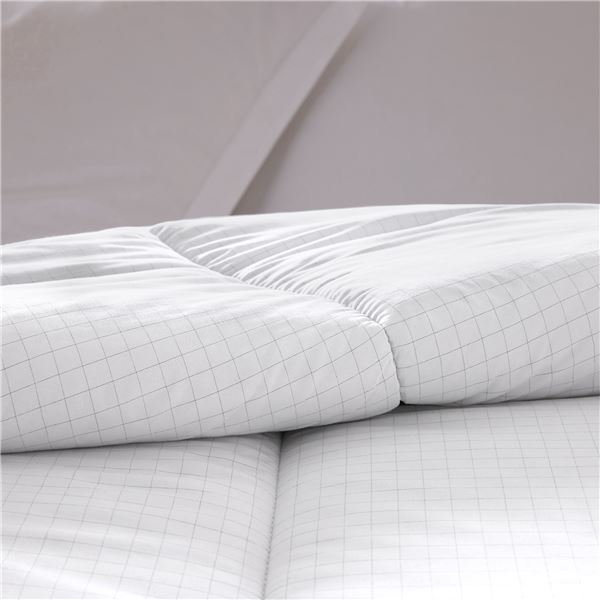 Couette légère 240x220 blanc en polyester ANTIACARIEN SANITIZED